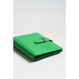 Hermes Bearn Compact Handmade Wallet in Vert Comics Chevre Mysore Goatskin