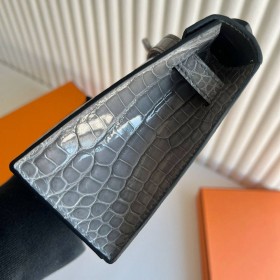 Hermes Kelly Pochette Handmade Bag in Girs Ciment Shiny Alligator Leather